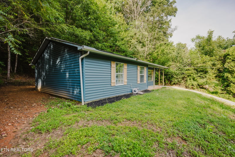 146 Park Pl, Harriman, TN 37748