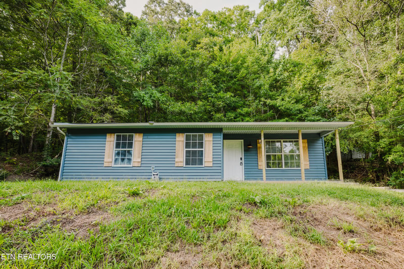 146 Park Pl, Harriman, TN 37748
