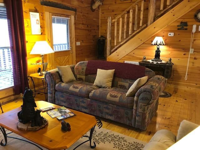 1460 Red Cedar Ln, Sevierville, TN 37876
