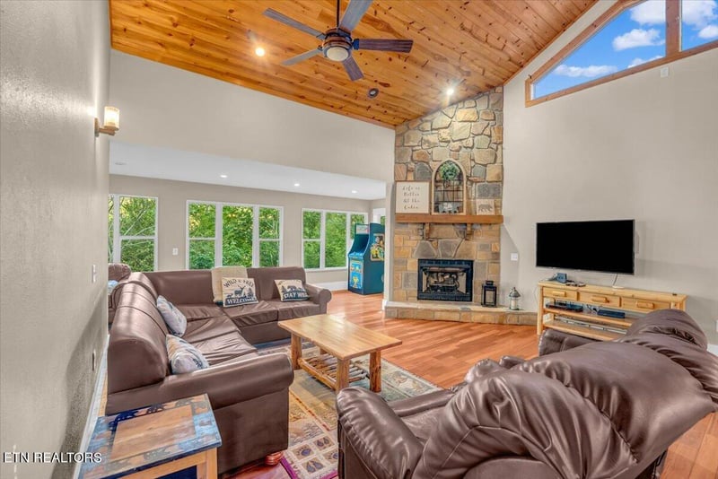 1463 Red Cedar Ln, Sevierville, TN 37876