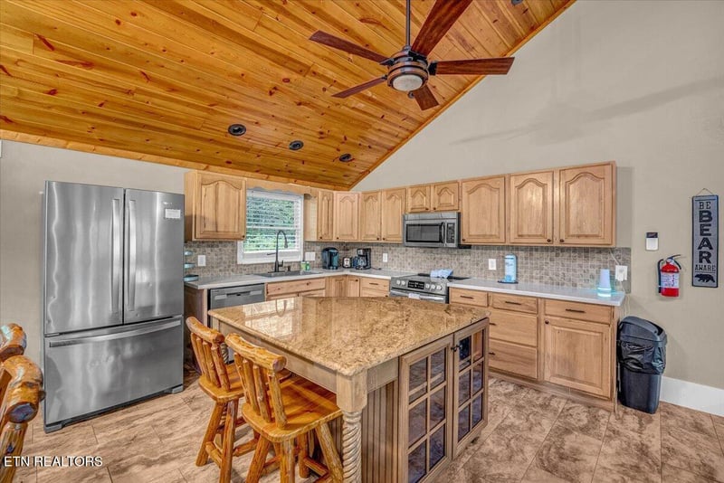 1463 Red Cedar Ln, Sevierville, TN 37876