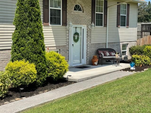1464 Dewberry Ln, Sevierville, TN 37862