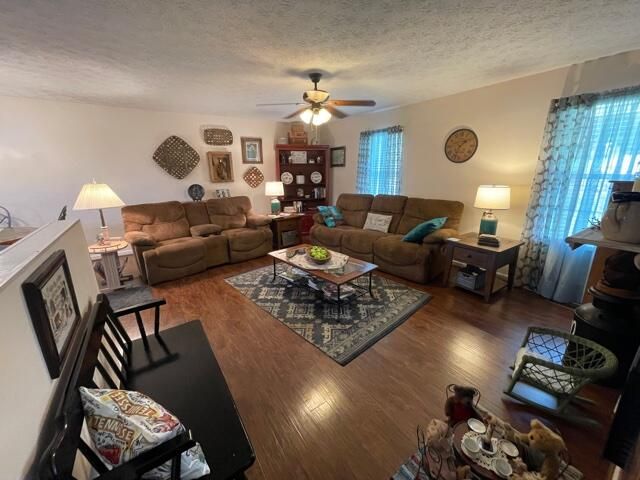 1464 Dewberry Ln, Sevierville, TN 37862