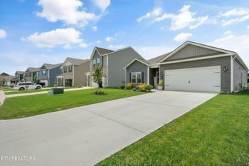 1469 Newbury Ln, Maryville, TN 37803