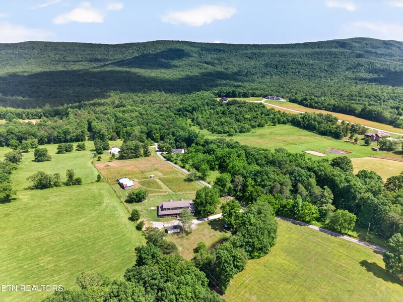147 Bradbury Ln, Crossville, TN 38555