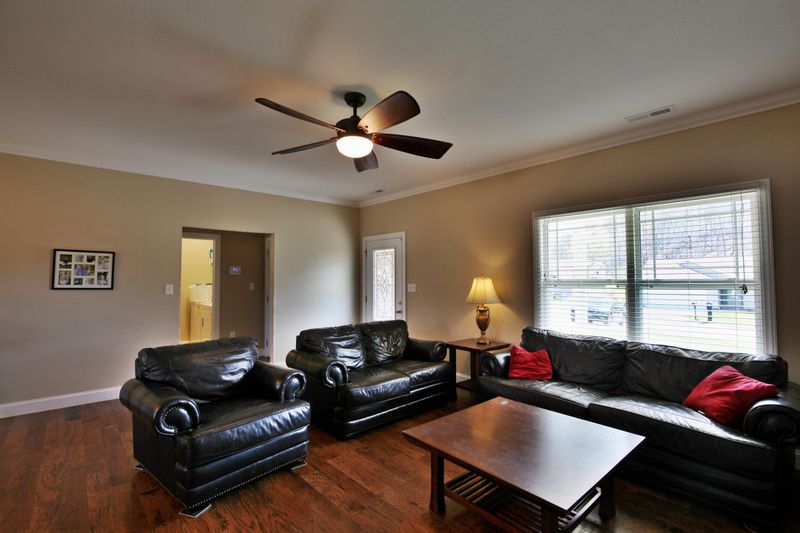 147 Cornerstone Cir, Clinton, TN 37716