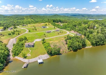 147 Docks Of The Bay Dr, Harriman, TN 37748