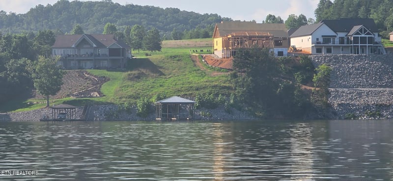 147 Docks Of The Bay Dr, Harriman, TN 37748