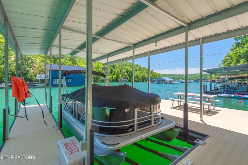 147 Flat Lake Cir, Speedwell, TN 37870