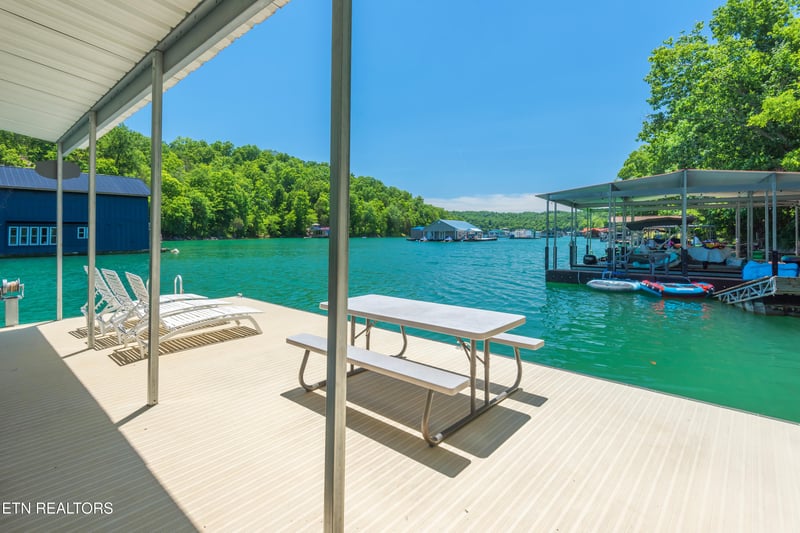 147 Flat Lake Cir, Speedwell, TN 37870