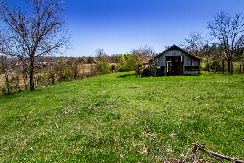 147 Ike Anderson Ln, Clinton, TN 37716
