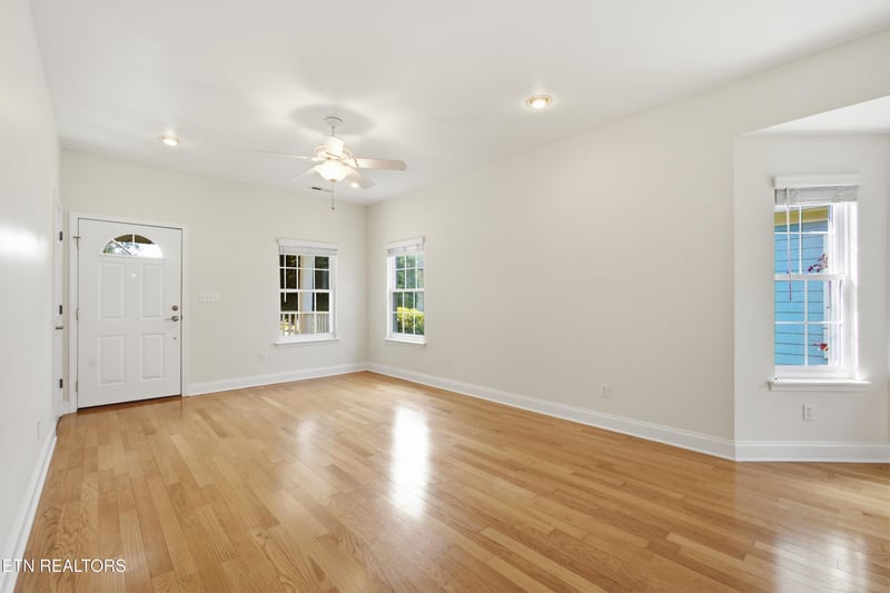 147 Liberty Ct, Oak Ridge, TN 37830