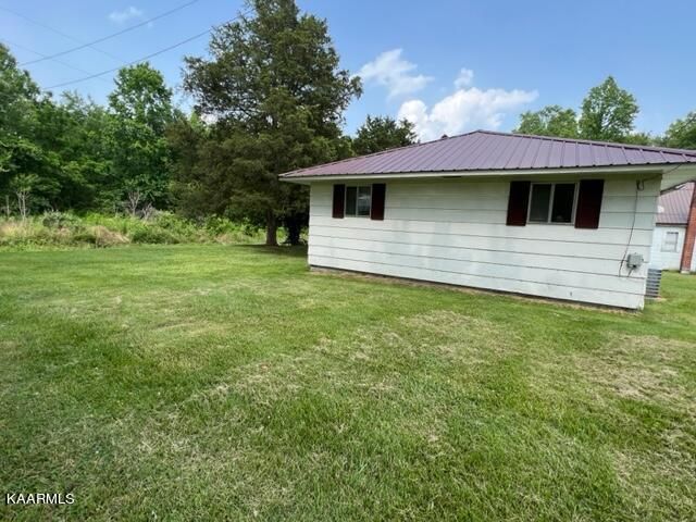 147 W Isham Rd, Winfield, TN 37892