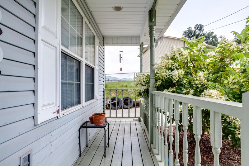 148 Chase Ln, Jacksboro, TN 37757