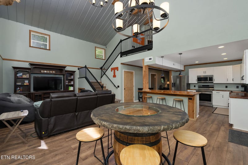 148 Chimney Rock Ln, Lafollette, TN 37729