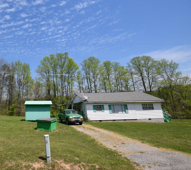 148 Johnny Smith Ln, Clinton, TN 37716
