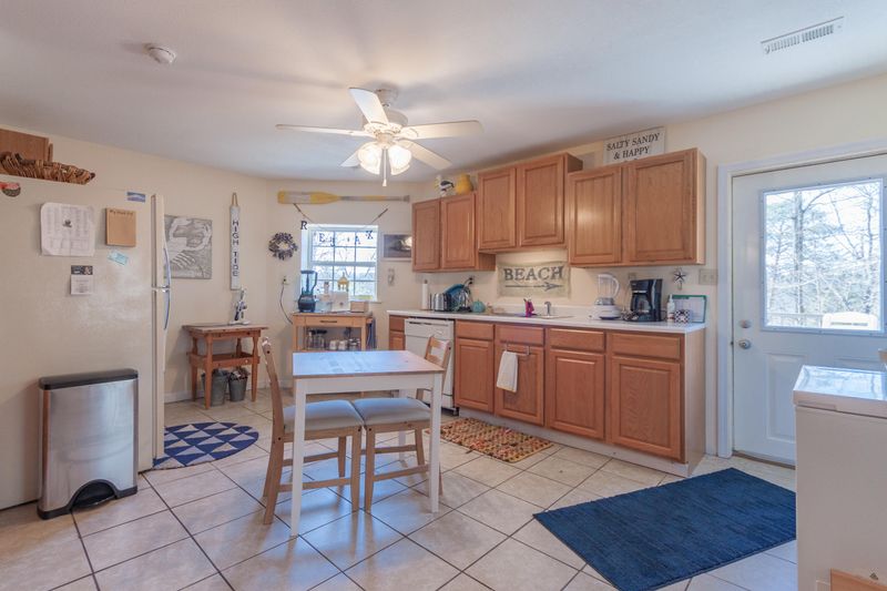 148 Midway Cir, Jacksboro, TN 37757
