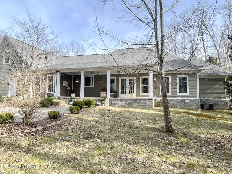 1484 E Deer Creek Dr, Crossville, TN 38571