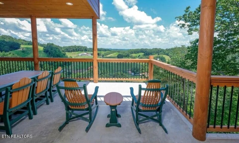 1486 Sleepy Valley Ln, Sevierville, TN 37876
