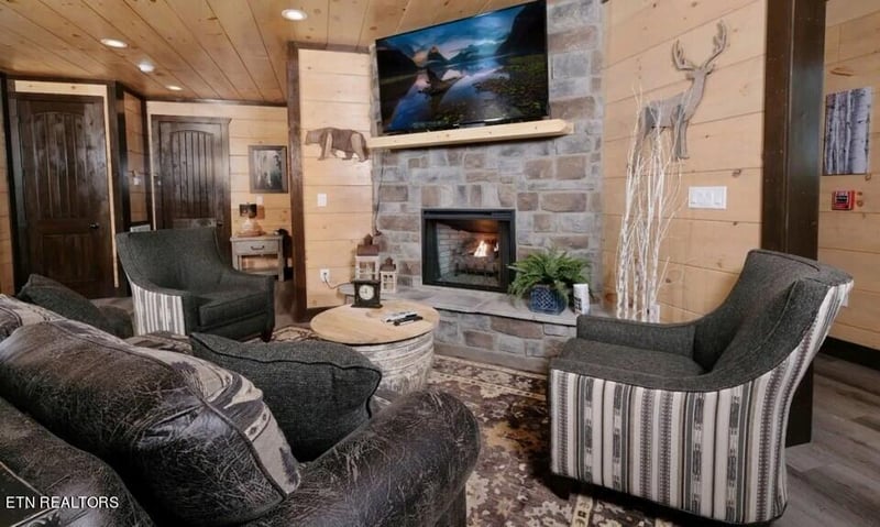 1486 Sleepy Valley Ln, Sevierville, TN 37876