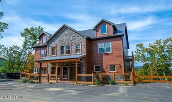 1486 Sleepy Valley Ln, Sevierville, TN 37876
