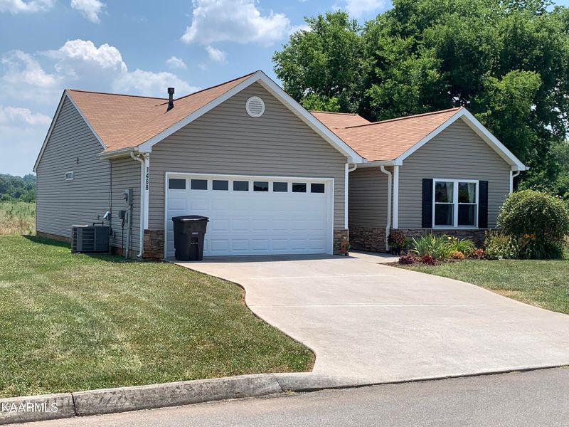 1488 Olivia Cir, Loudon, TN 37774