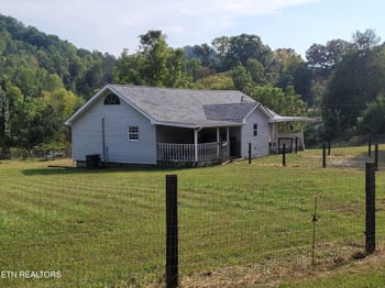 1489 Reagan Valley Rd, Tellico Plains, TN 37385