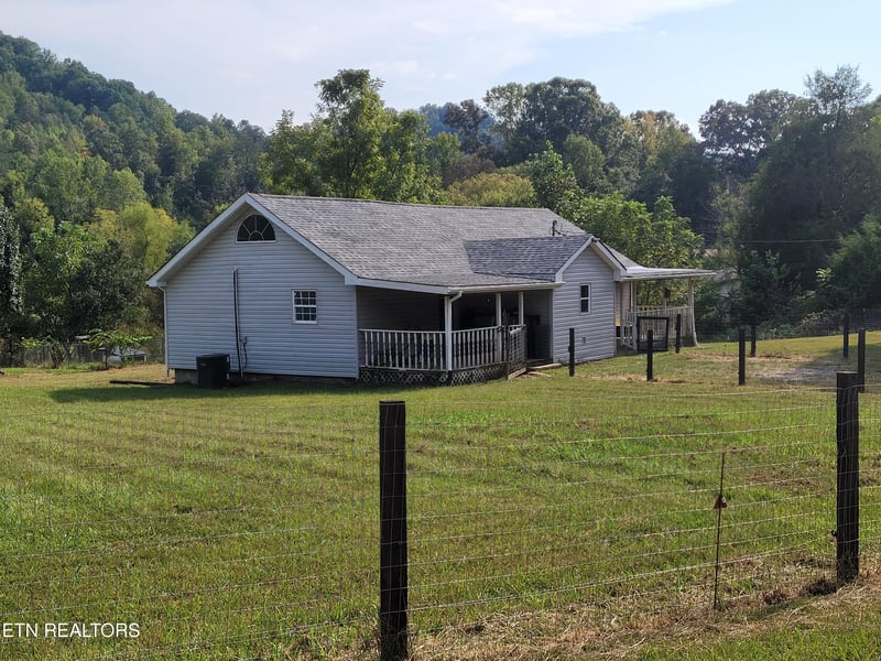 1489 Reagan Valley Rd, Tellico Plains, TN 37385