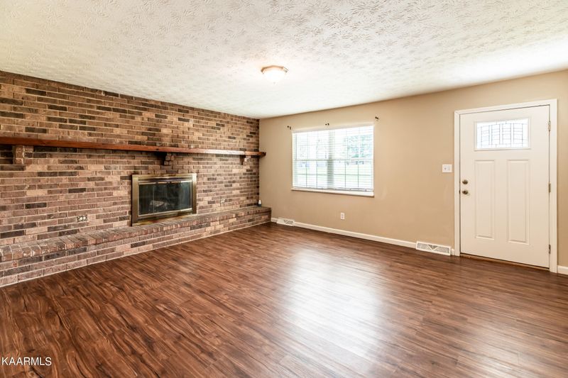149 Boshears Tr, Jacksboro, TN 37757