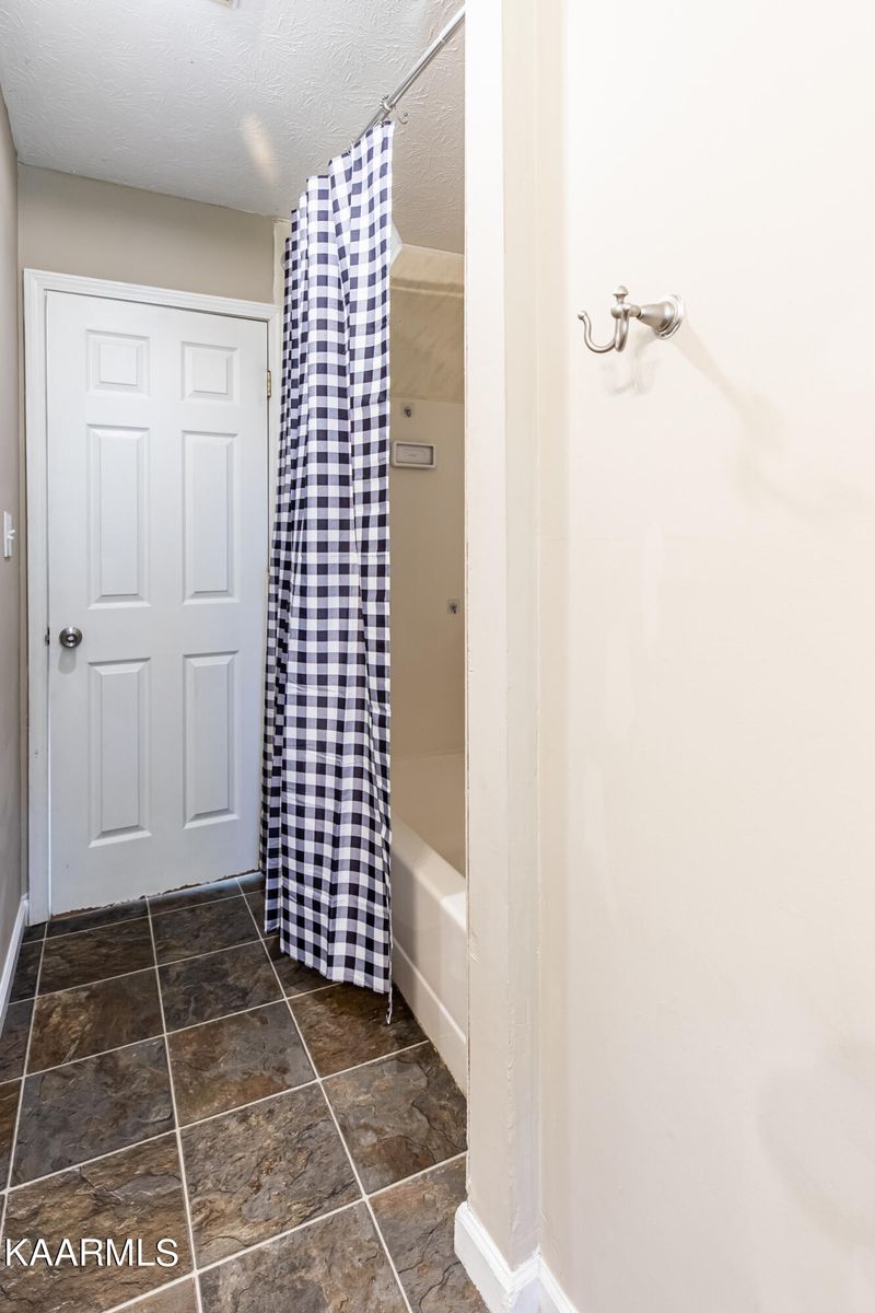 149 Boshears Tr, Jacksboro, TN 37757