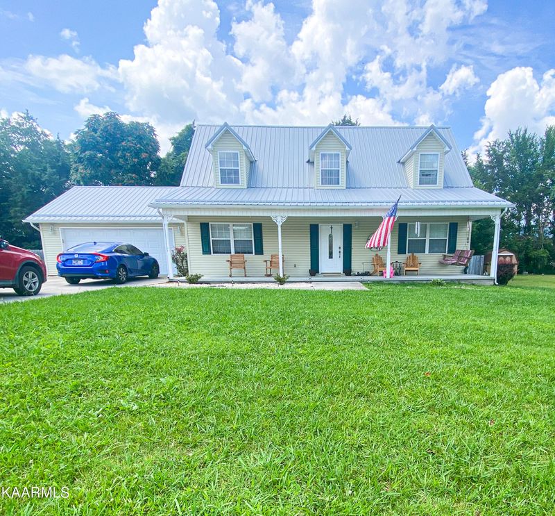 149 Clover Cir, Jacksboro, TN 37757