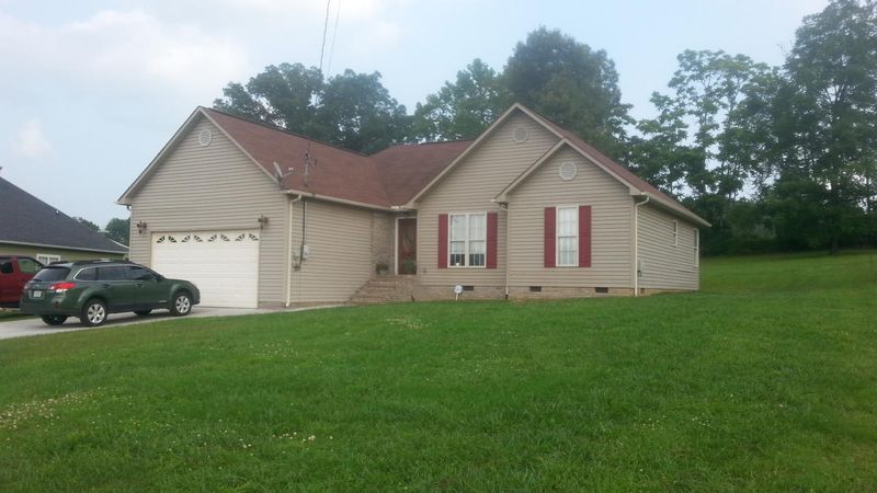 149 Farview Cir, Jacksboro, TN 37757