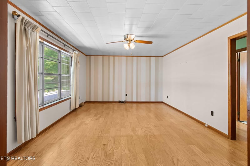 149 Holbrook Ave, Lenoir City, TN 37771