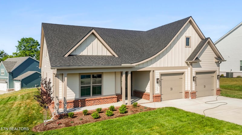 149 Limelight Ln, Lenoir City, TN 37772