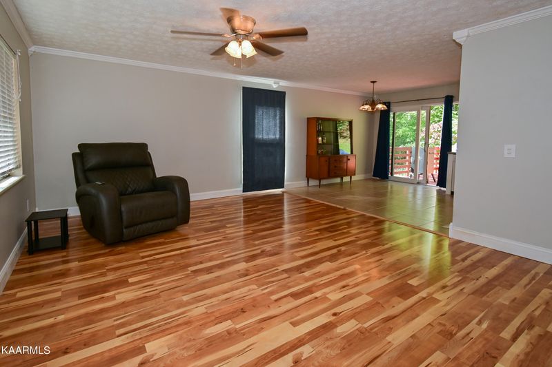 149 Longview Dr, Harriman, TN 37748