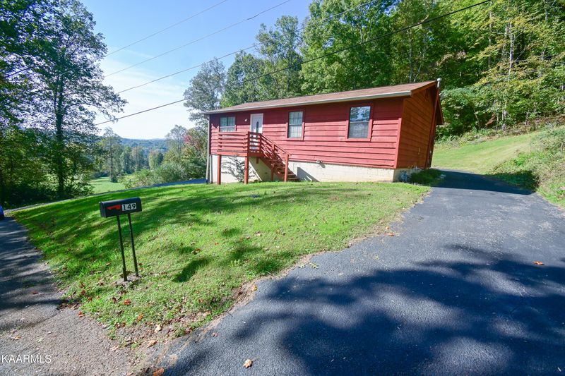 149 Longview Dr, Harriman, TN 37748