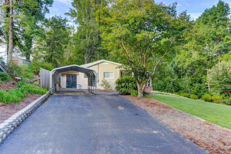 149 Richards Dr, Oliver Springs, TN 37840