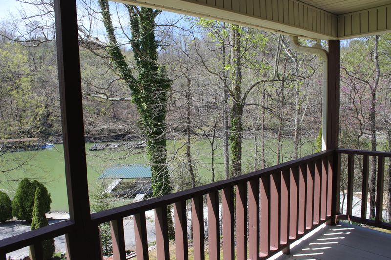 149 Satellite Ln, Jacksboro, TN 37757