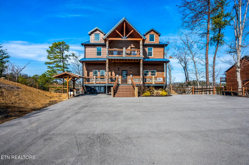 1490 Sleepy Valley Ln, Sevierville, TN 37876