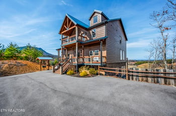 1490 Sleepy Valley Ln, Sevierville, TN 37876