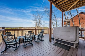 1490 Sleepy Valley Ln, Sevierville, TN 37876
