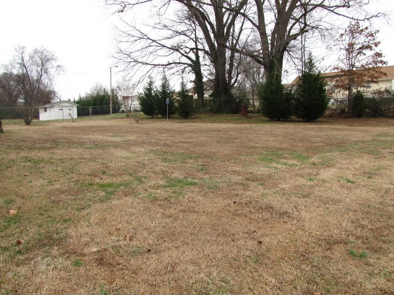 1490 Spring Rd, Lenoir City, TN 37771