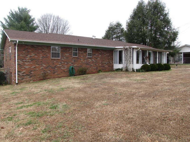 1490 Spring Rd, Lenoir City, TN 37771