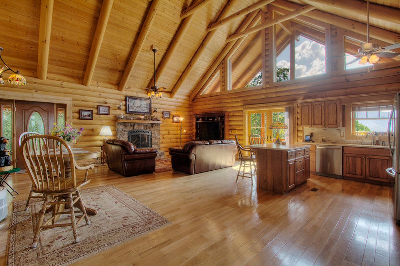 14921490 Schoolhouse Gap Rd, Townsend, TN 37882