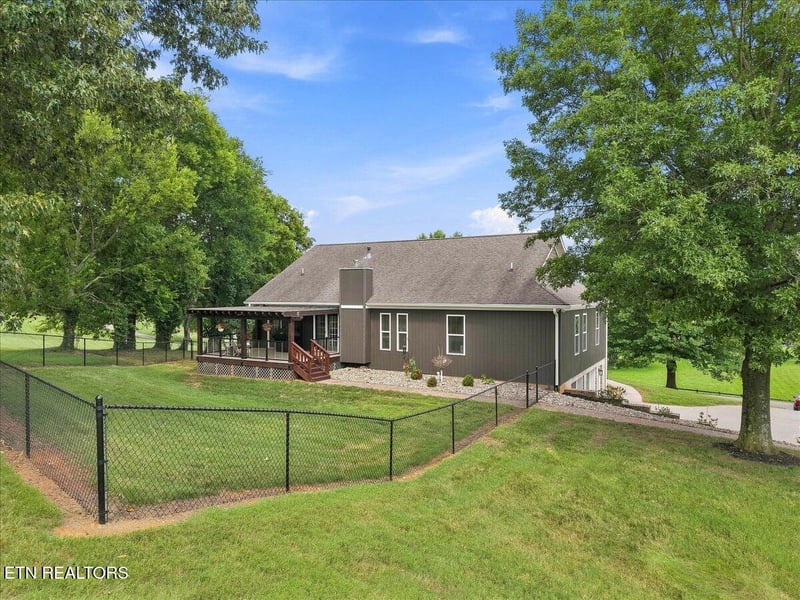 1495 E Matlock Bend Rd, Loudon, TN 37774