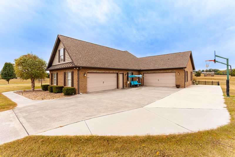 1496 Craigs Chapel Rd, Greenback, TN 37742