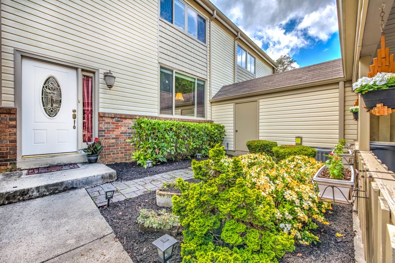 15 Brookside Dr, Oak Ridge, TN 37830
