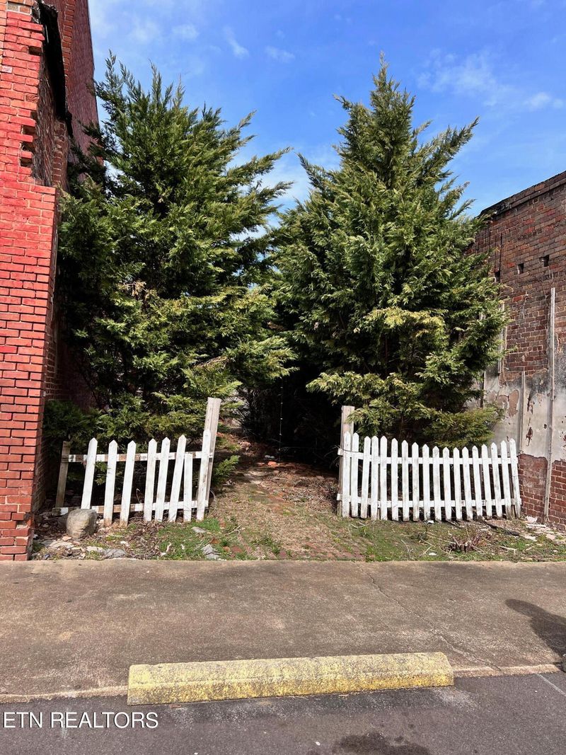 15 E Main St, Englewood, TN 37329