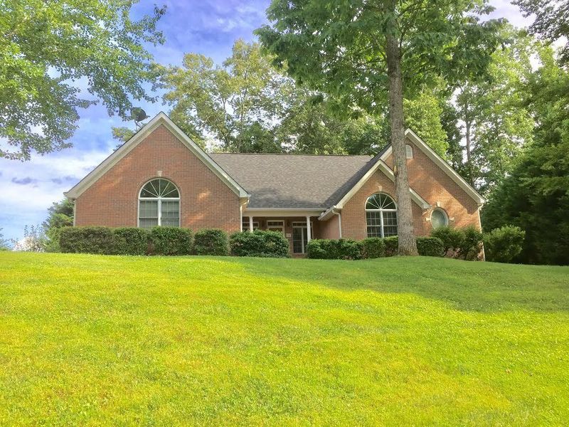 15 Hawthorne Pl, Norris, TN 37828