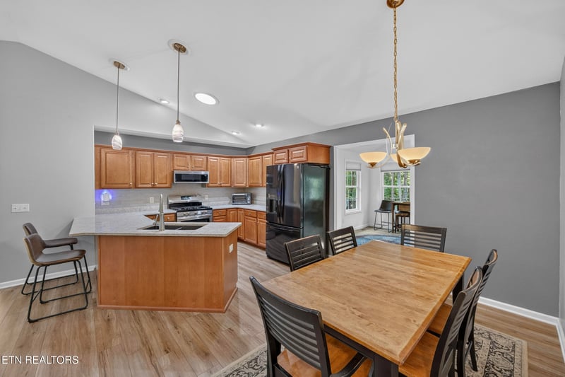 15 Hipswell Ct, Crossville, TN 38558